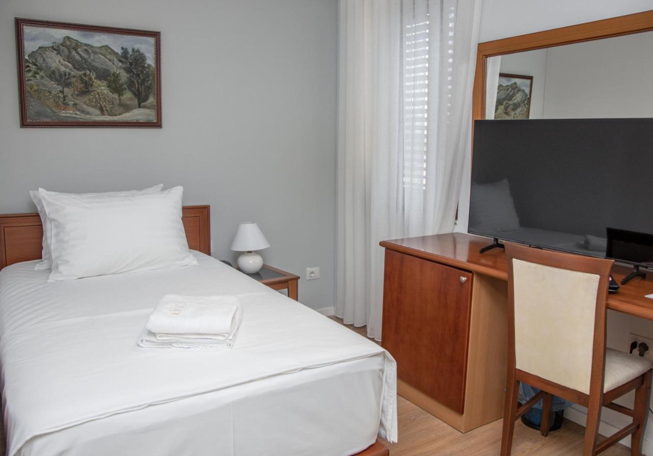 Arber Hotel Τίρανα Εξωτερικό φωτογραφία