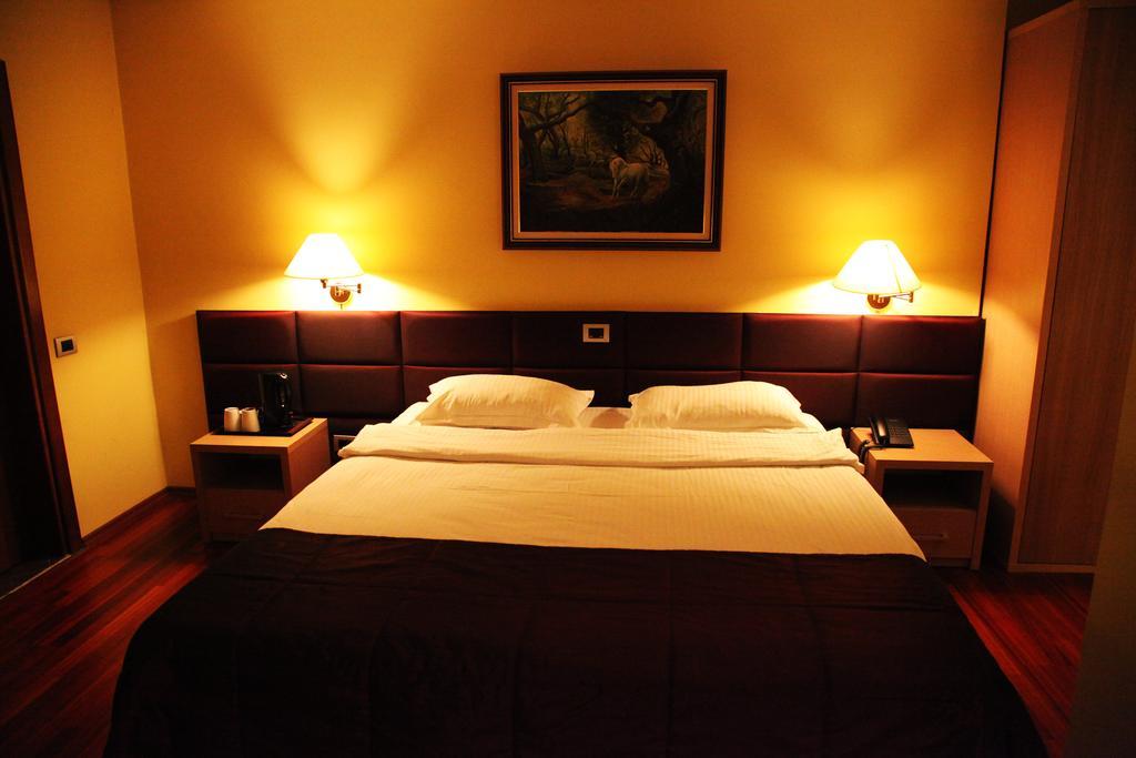 Arber Hotel Τίρανα Εξωτερικό φωτογραφία