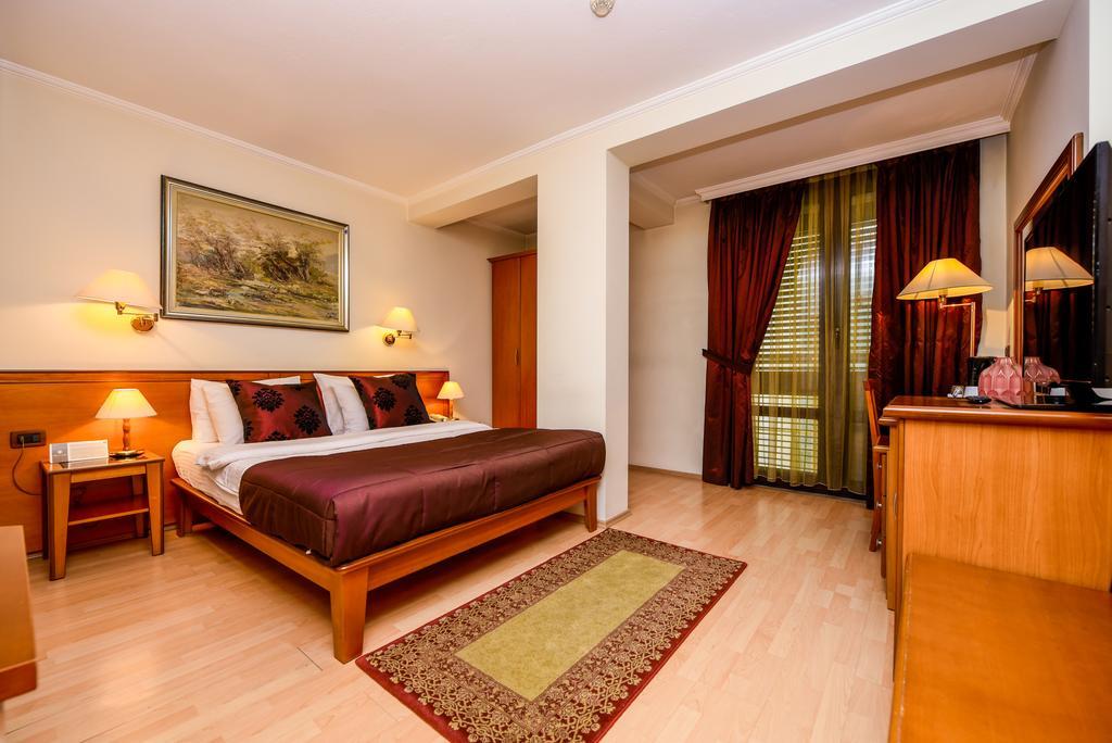 Arber Hotel Τίρανα Εξωτερικό φωτογραφία